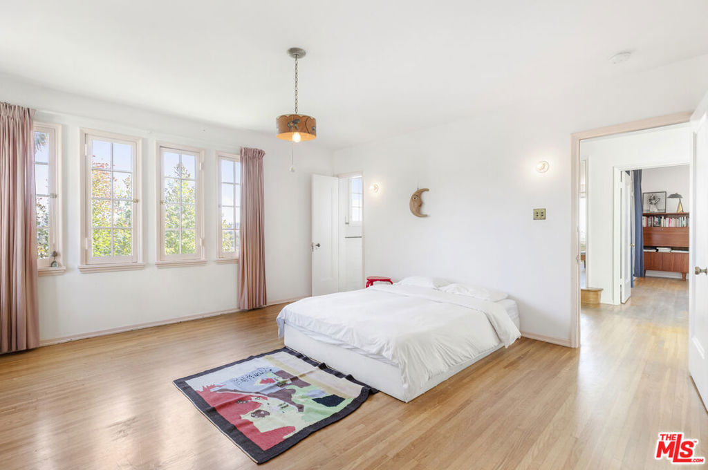 1961 N Normandie Avenue