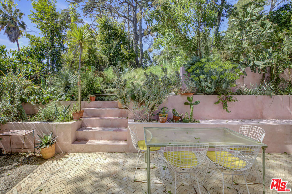 1961 N Normandie Avenue