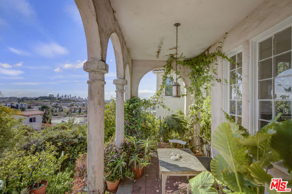 1961 N Normandie Avenue