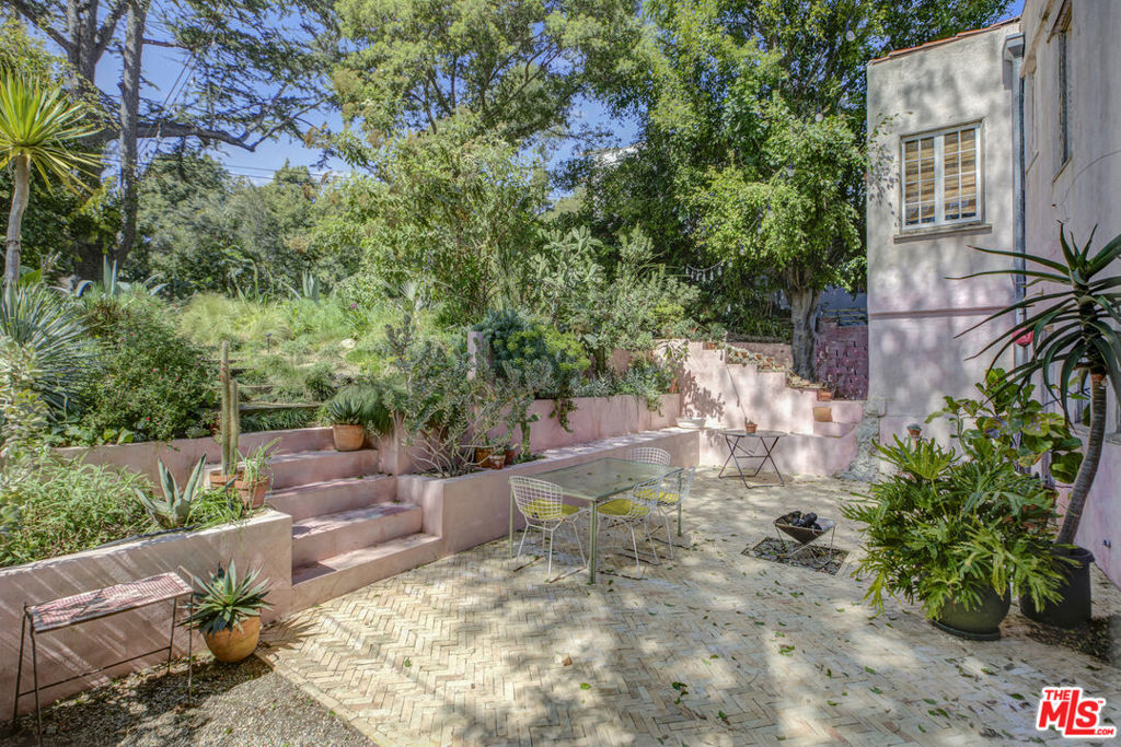 1961 N Normandie Avenue