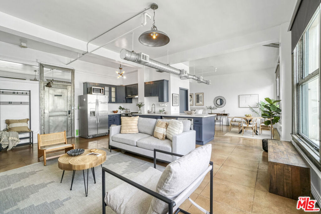 108 W 2nd Street 915