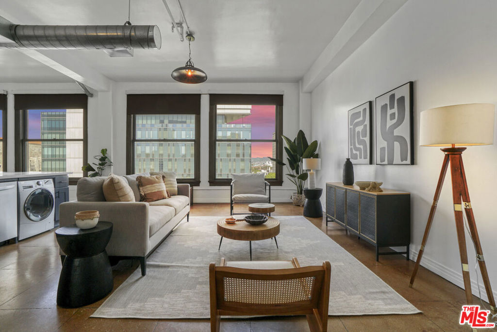 108 W 2nd Street 915
