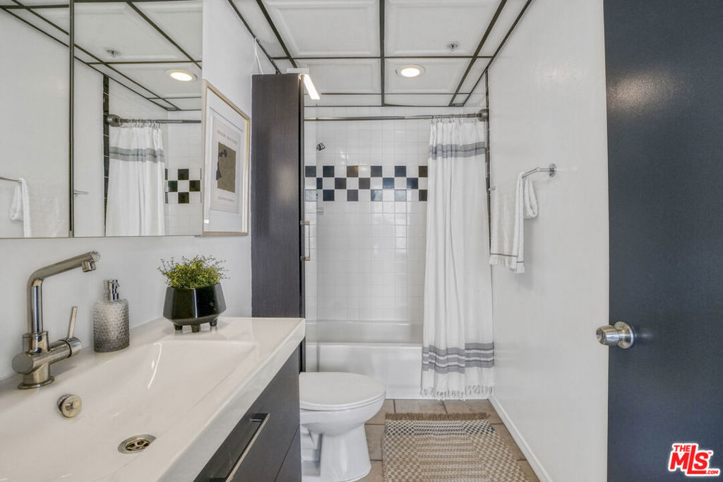 108 W 2nd Street 915