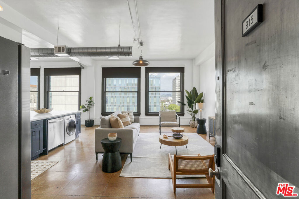 108 W 2nd Street 915