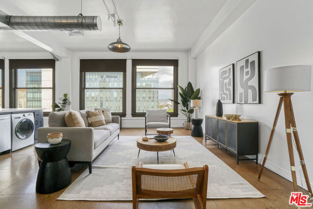 108 W 2nd Street 915