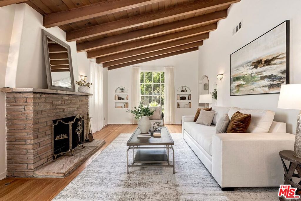 400 E Rustic Road