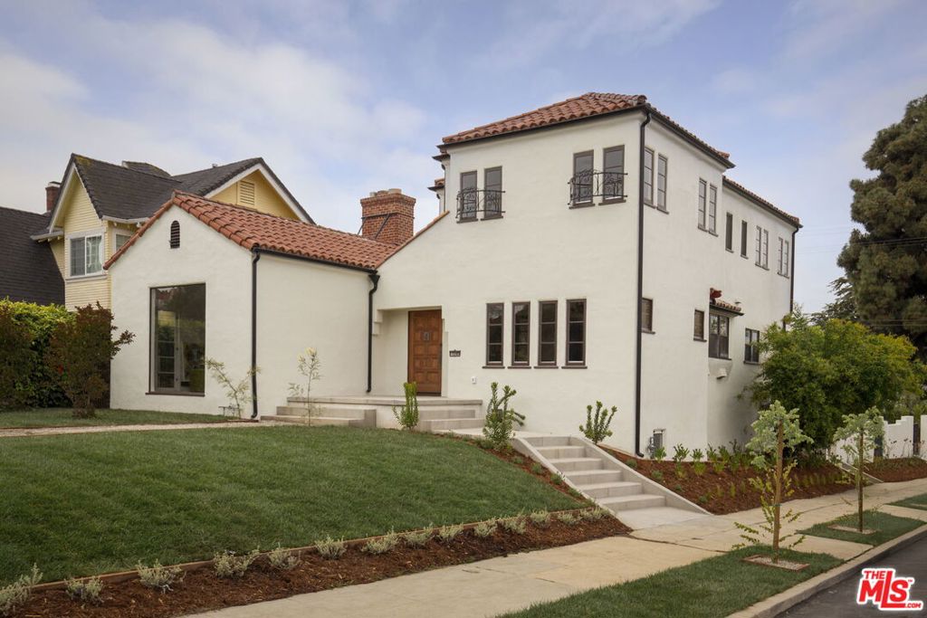 1203 S Victoria Avenue