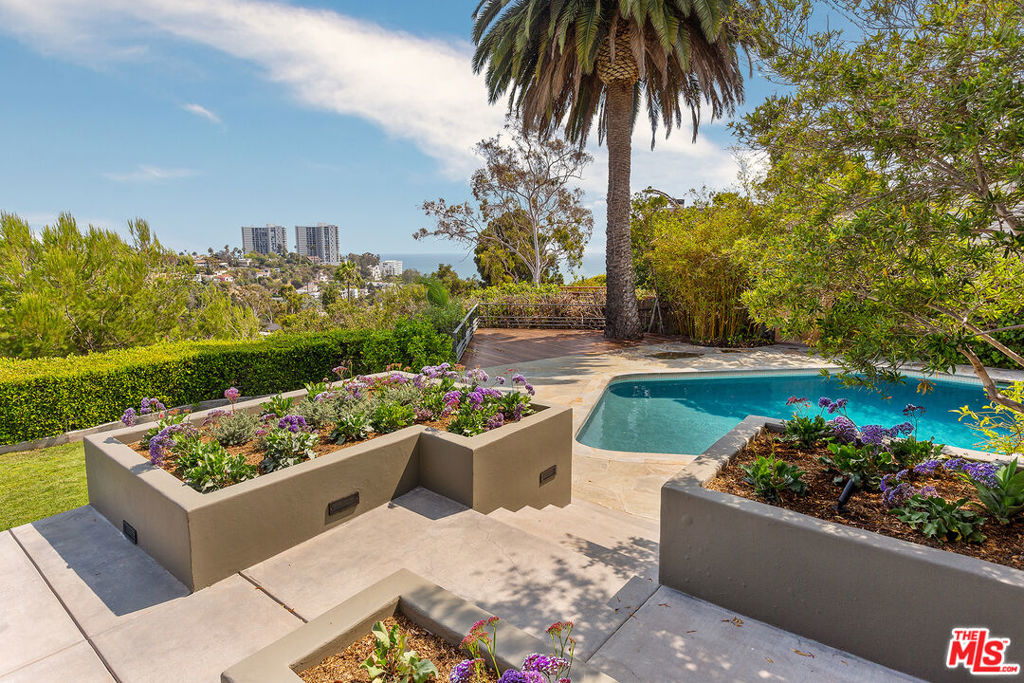500 Amalfi Drive