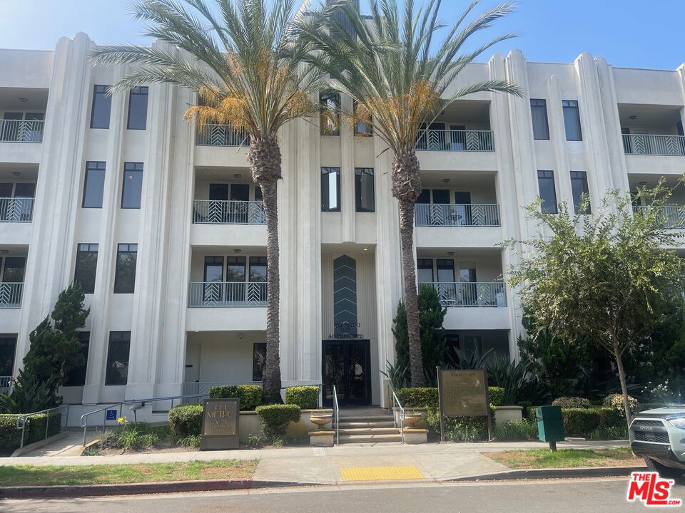 5625 Crescent Parkway 106