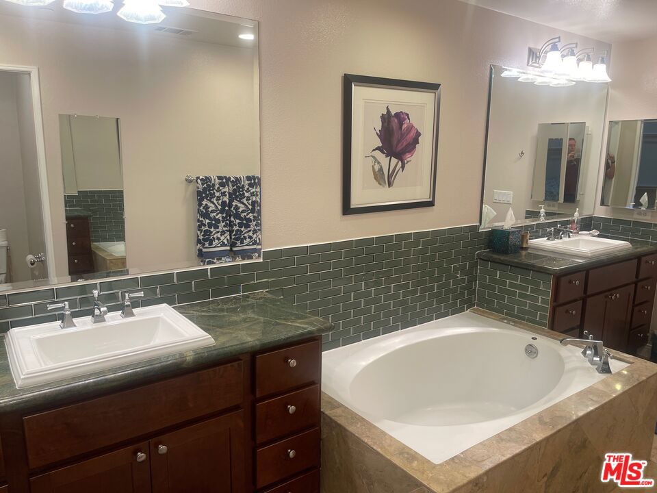 5625 Crescent Parkway 106