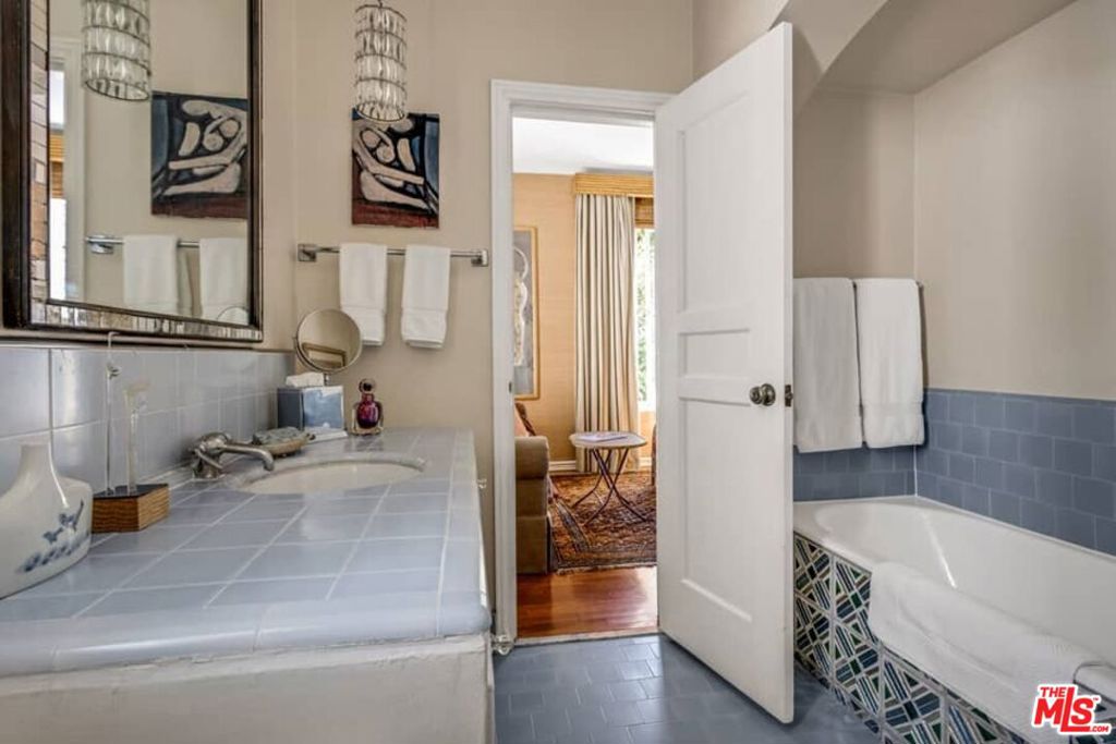 1416 Havenhurst Drive 2C