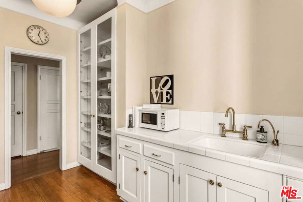 1416 Havenhurst Drive 2C