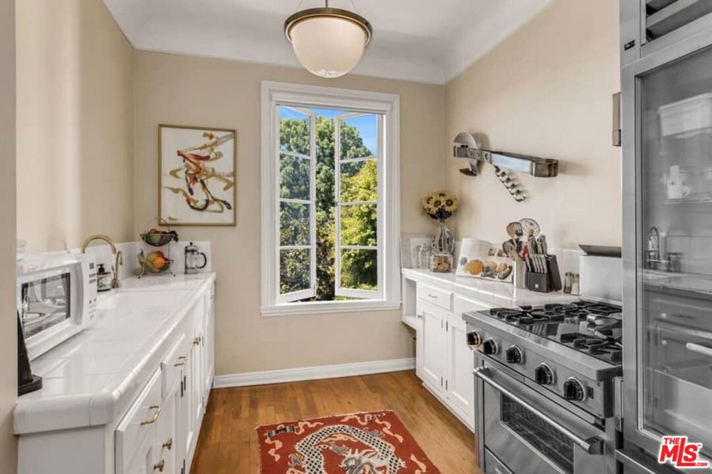 1416 Havenhurst Drive 2C