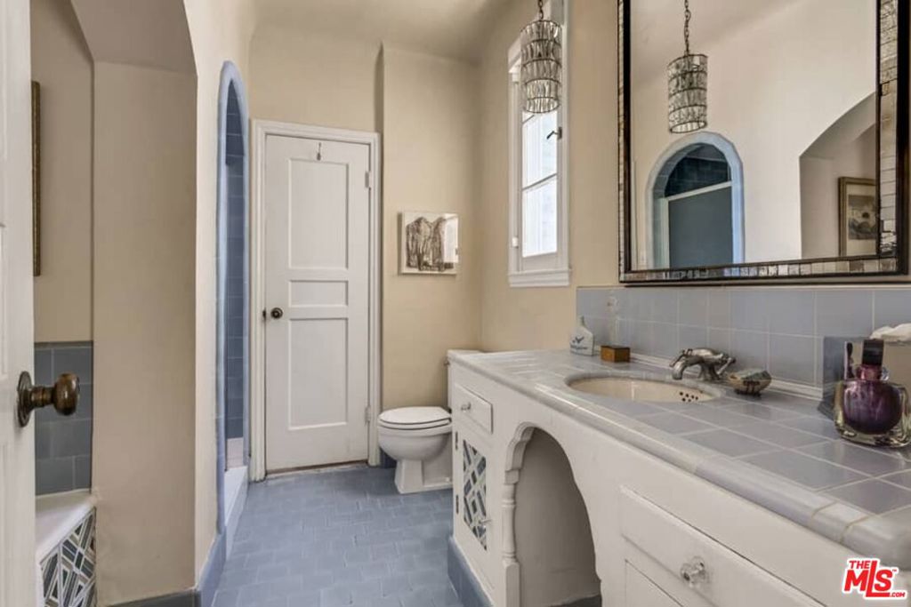 1416 Havenhurst Drive 2C