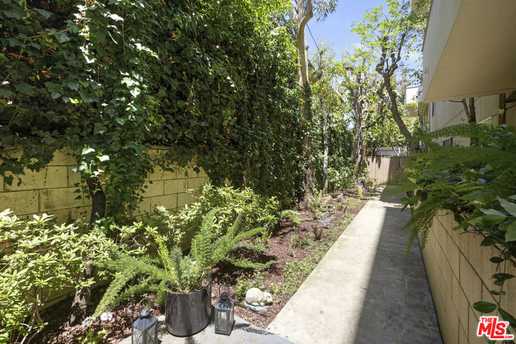 4949 Genesta Avenue 112A