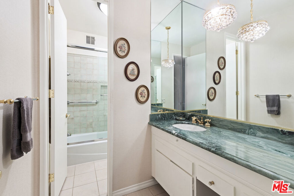 4949 Genesta Avenue 112A