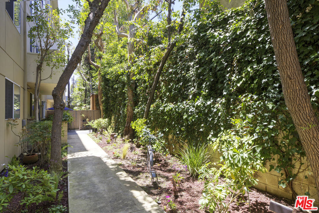 4949 Genesta Avenue 112A