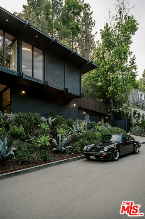 5649 Valley Oak Drive