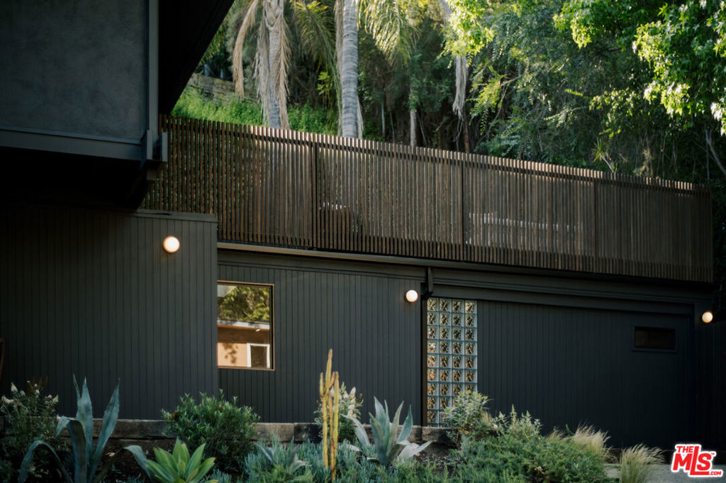 5649 Valley Oak Drive