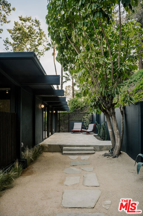 5649 Valley Oak Drive