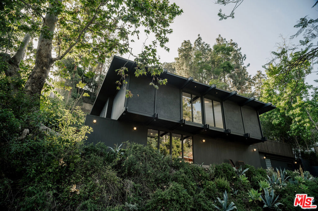 5649 Valley Oak Drive