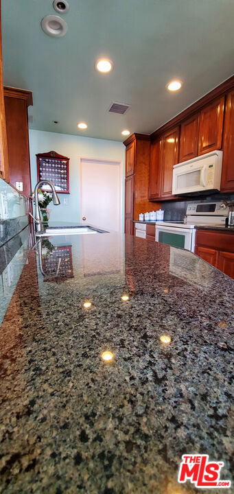 600 W 9th Street 1512
