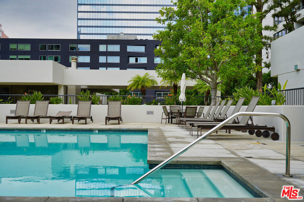 600 W 9th Street 1512