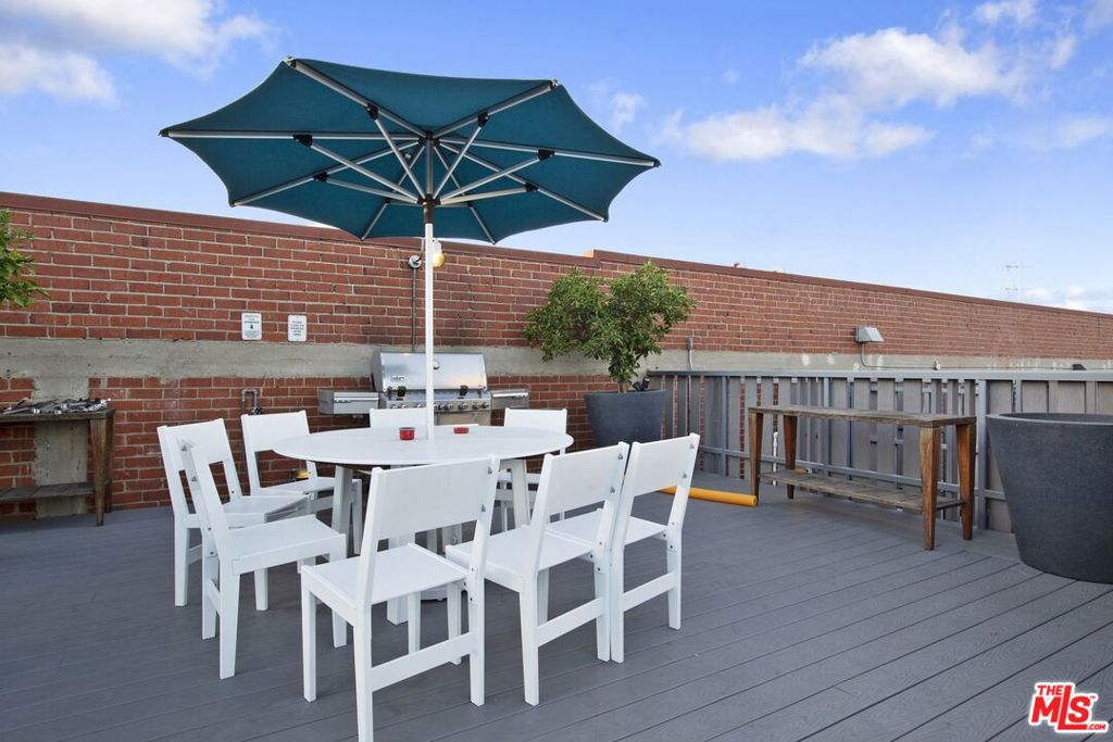 500 Molino Street 204