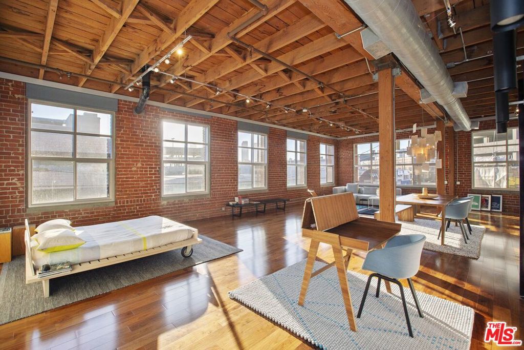 500 Molino Street 204