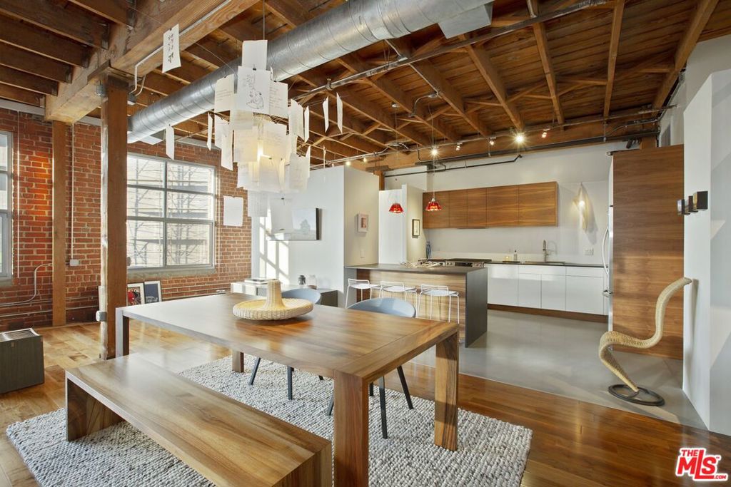 500 Molino Street 204