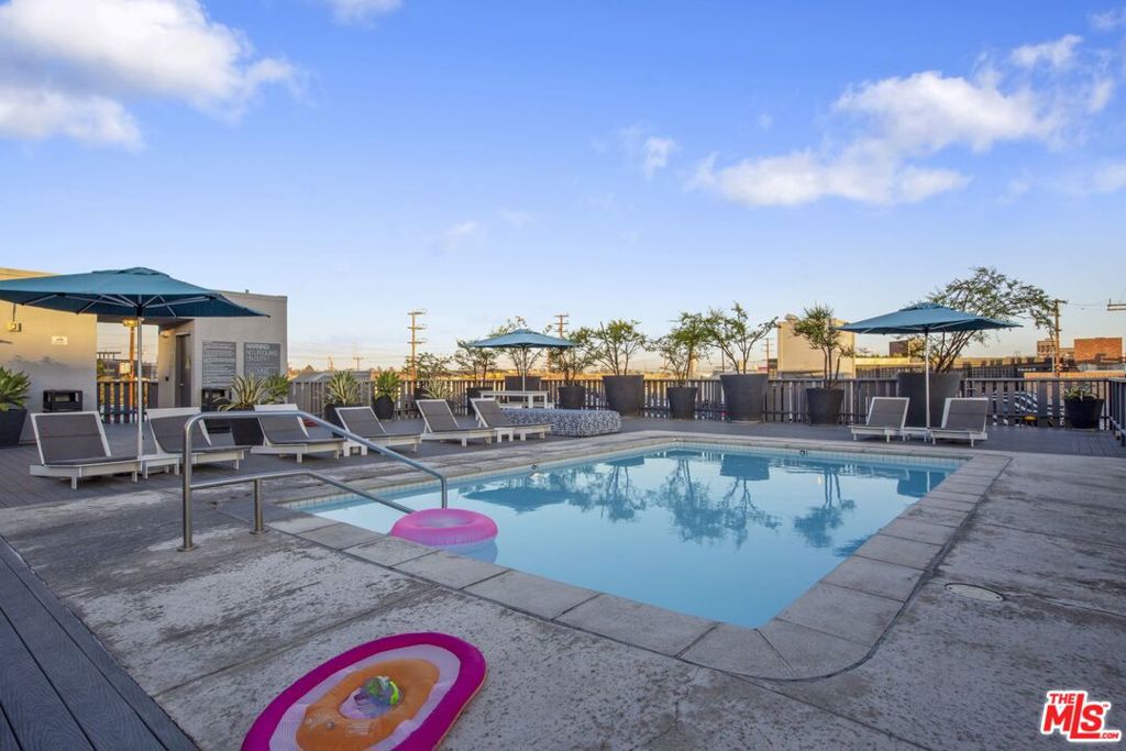 500 Molino Street 204