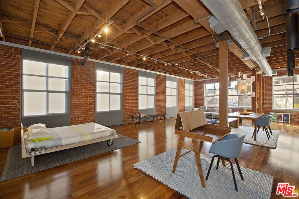 500 Molino Street 204