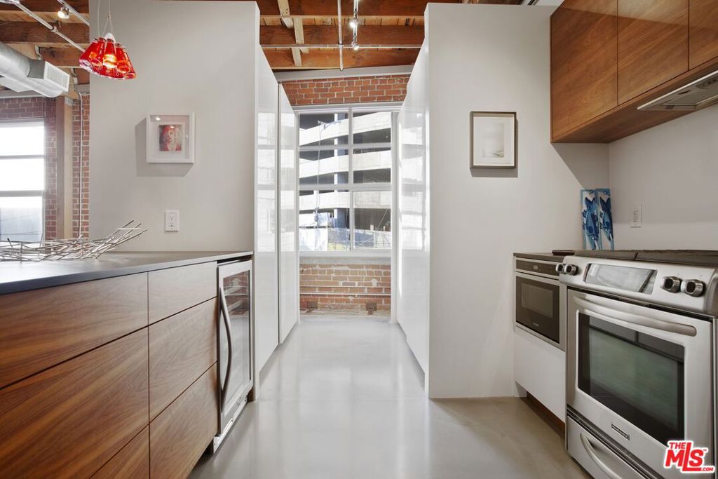 500 Molino Street 204