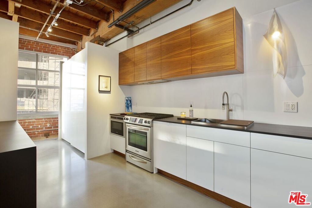 500 Molino Street 204