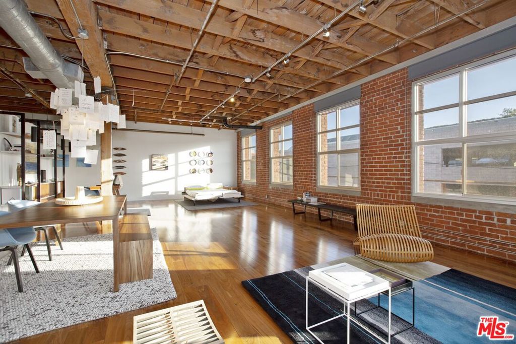 500 Molino Street 204