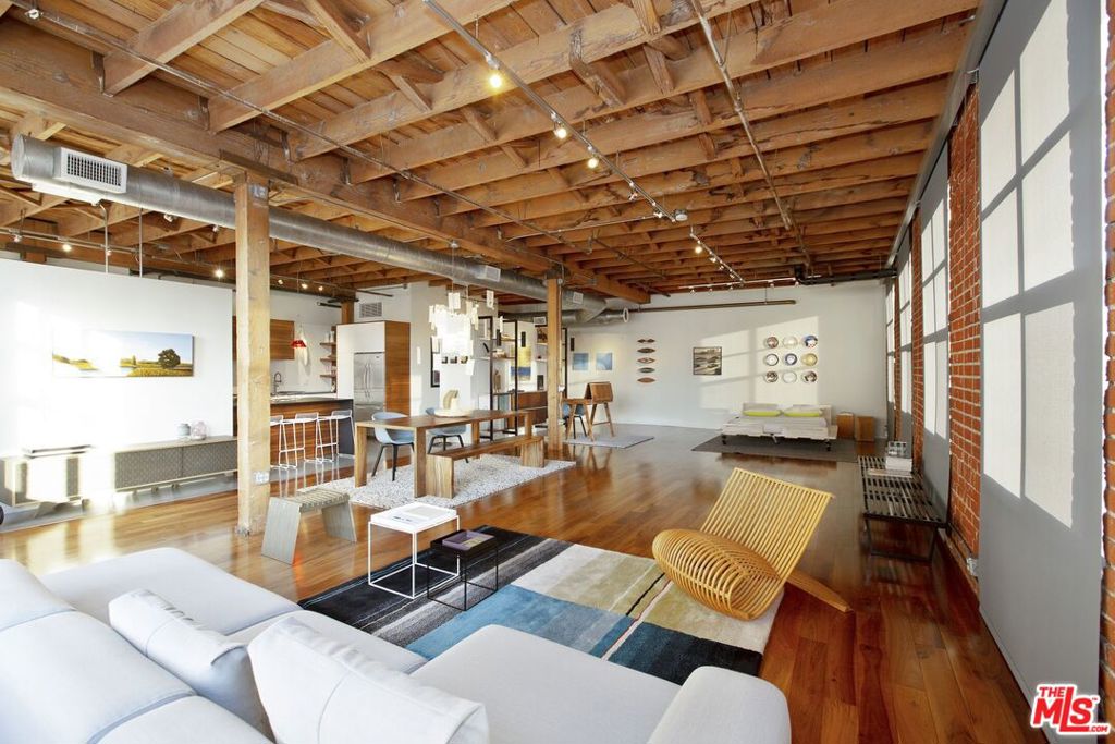 500 Molino Street 204