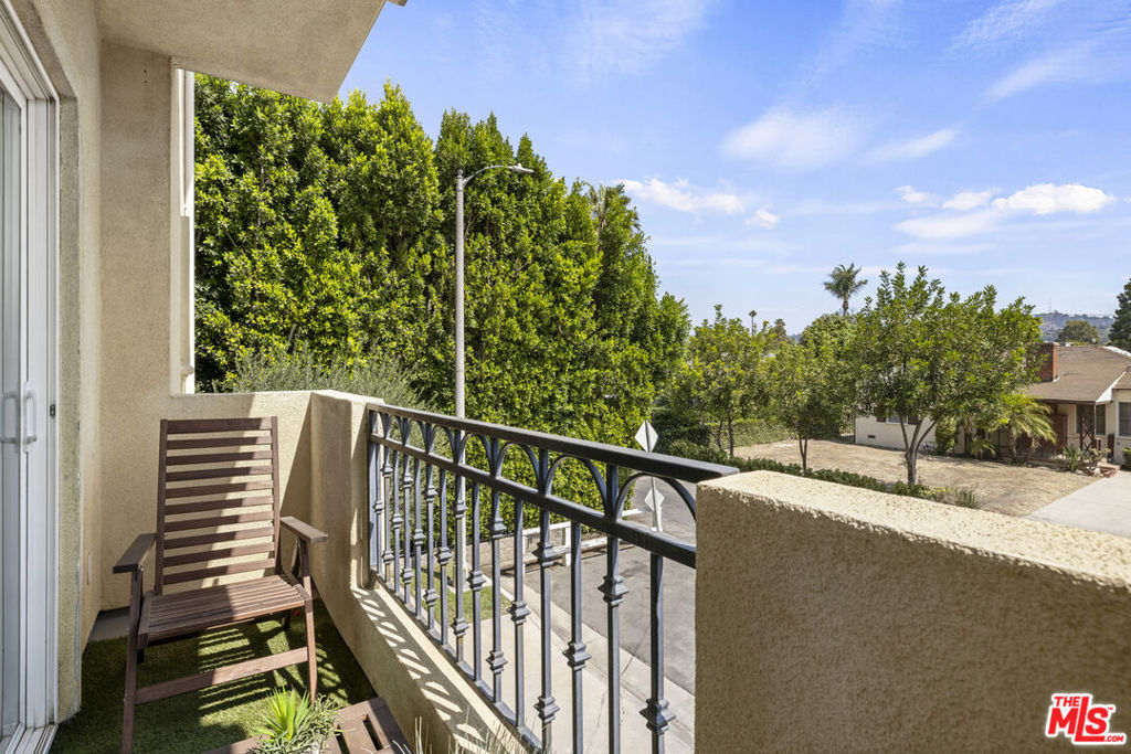 12449 Kling Street 101