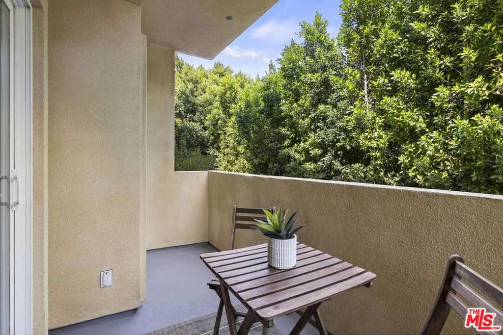 12449 Kling Street 101