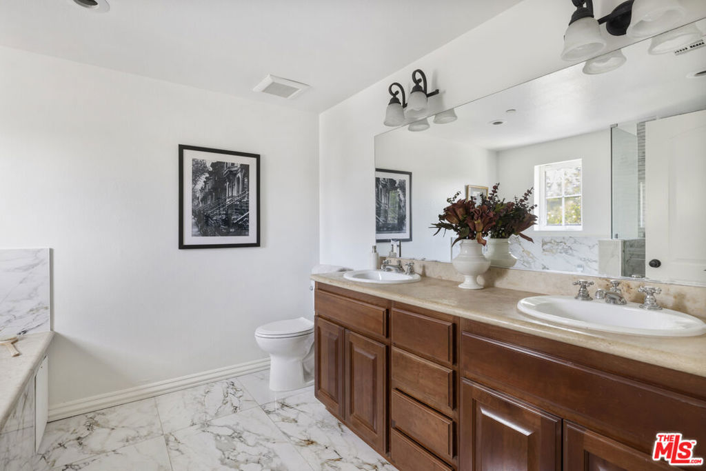 12449 Kling Street 101