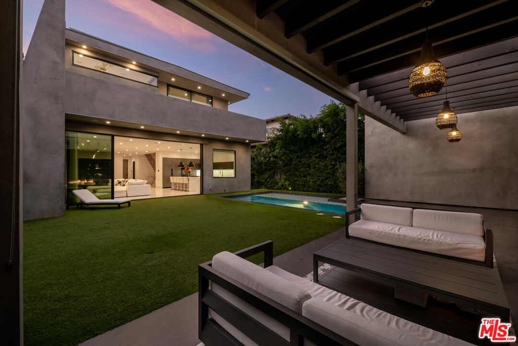 108 N Edinburgh Avenue