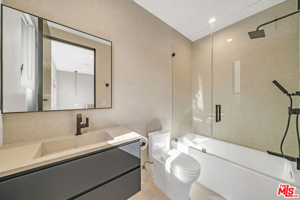 108 N Edinburgh Avenue