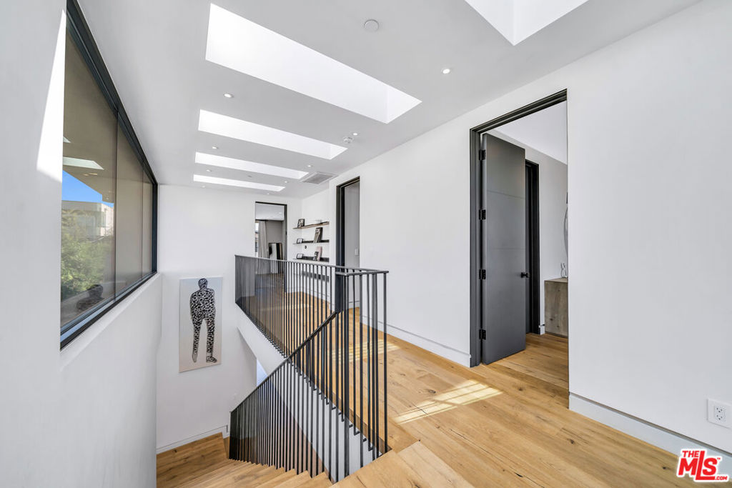 108 N Edinburgh Avenue