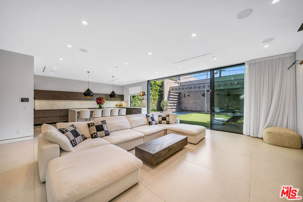 108 N Edinburgh Avenue