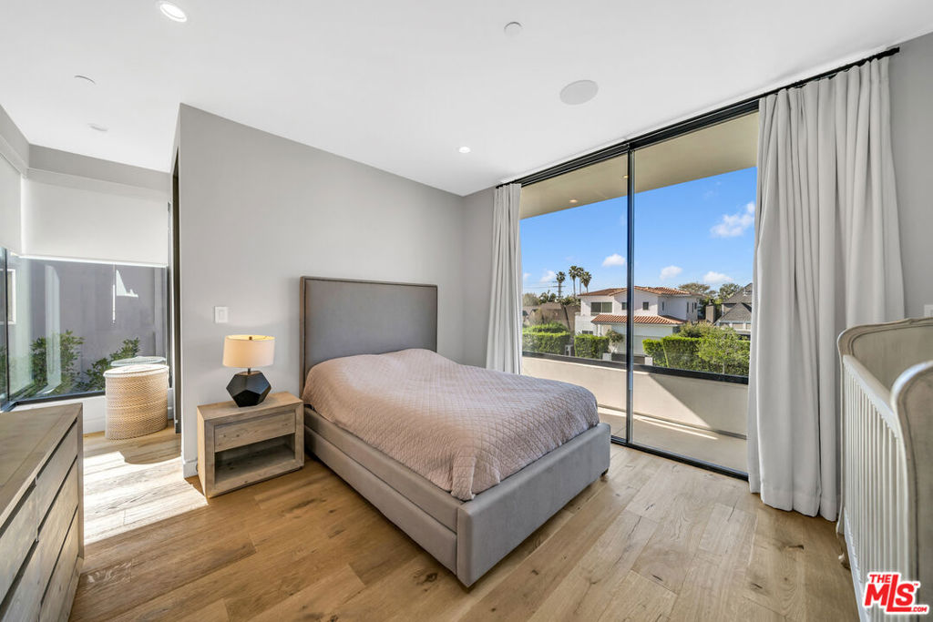 108 N Edinburgh Avenue