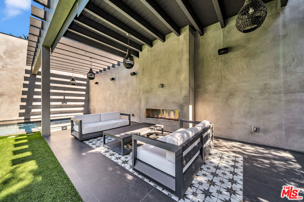 108 N Edinburgh Avenue