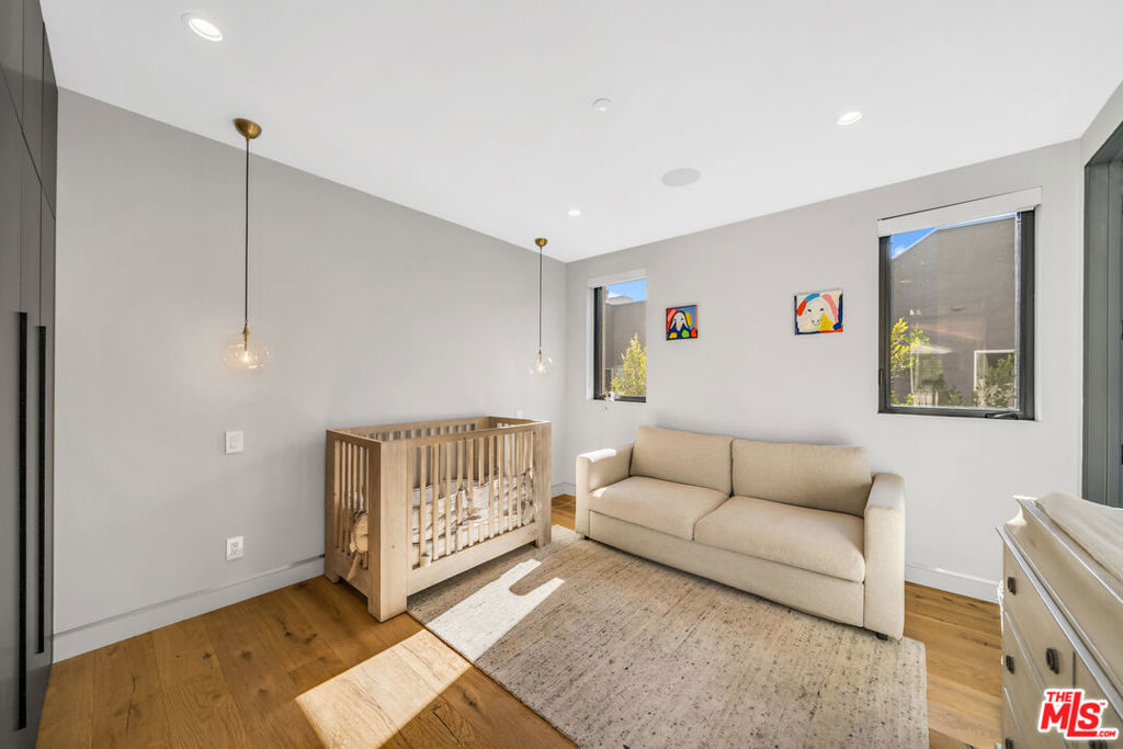 108 N Edinburgh Avenue