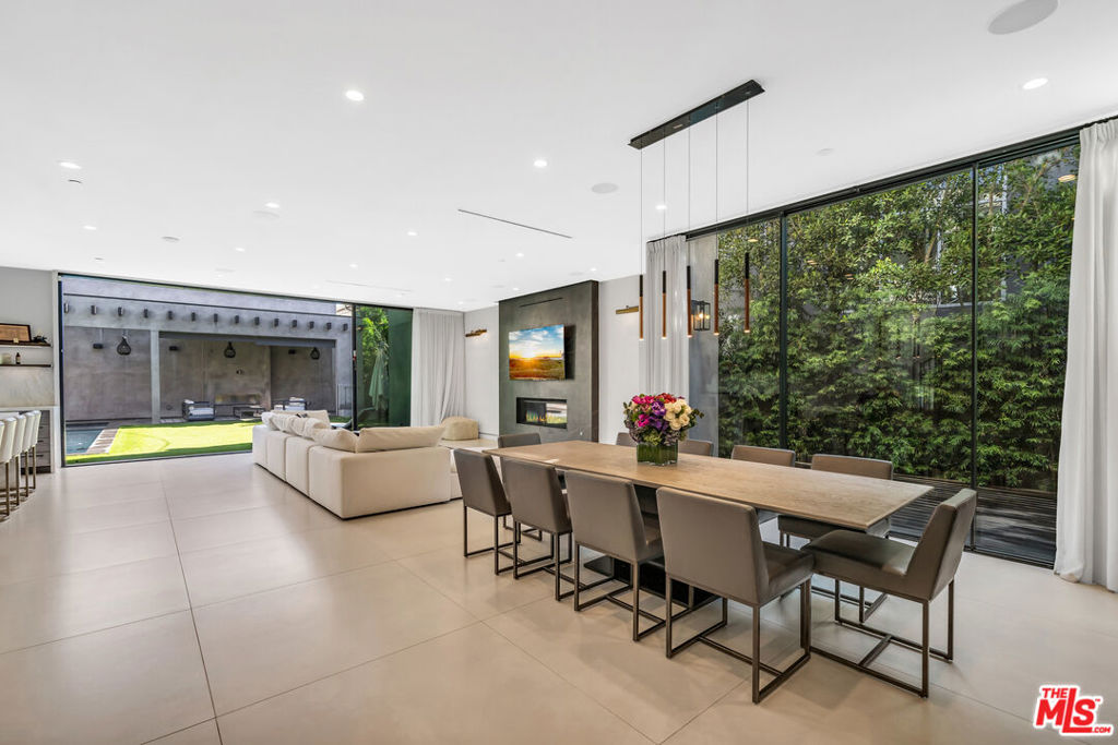 108 N Edinburgh Avenue