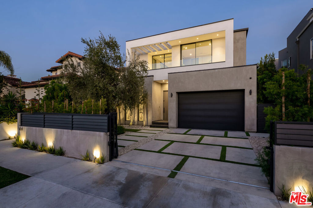 108 N Edinburgh Avenue