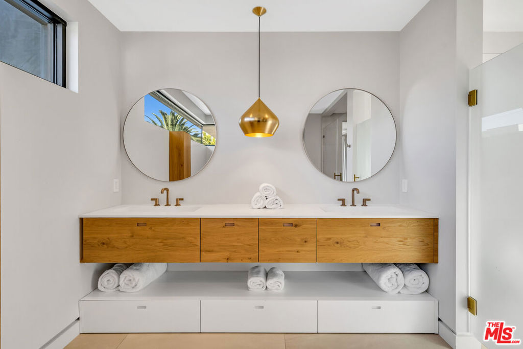 108 N Edinburgh Avenue