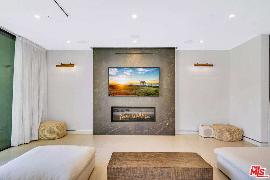 108 N Edinburgh Avenue